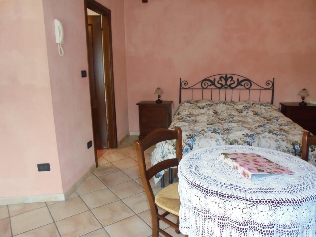 Agriturismo La Terrazza Sul Bosco 巴罗洛 外观 照片