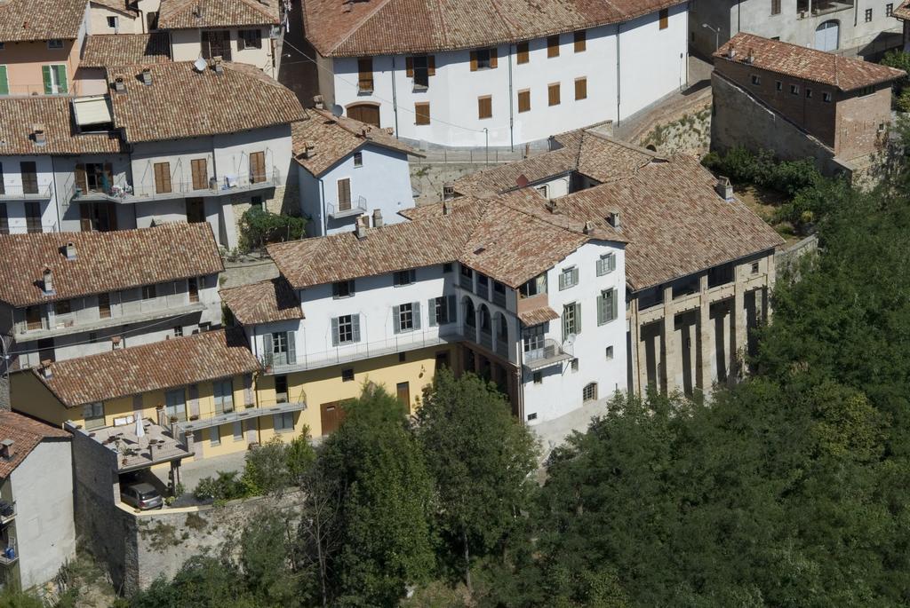 Agriturismo La Terrazza Sul Bosco 巴罗洛 外观 照片