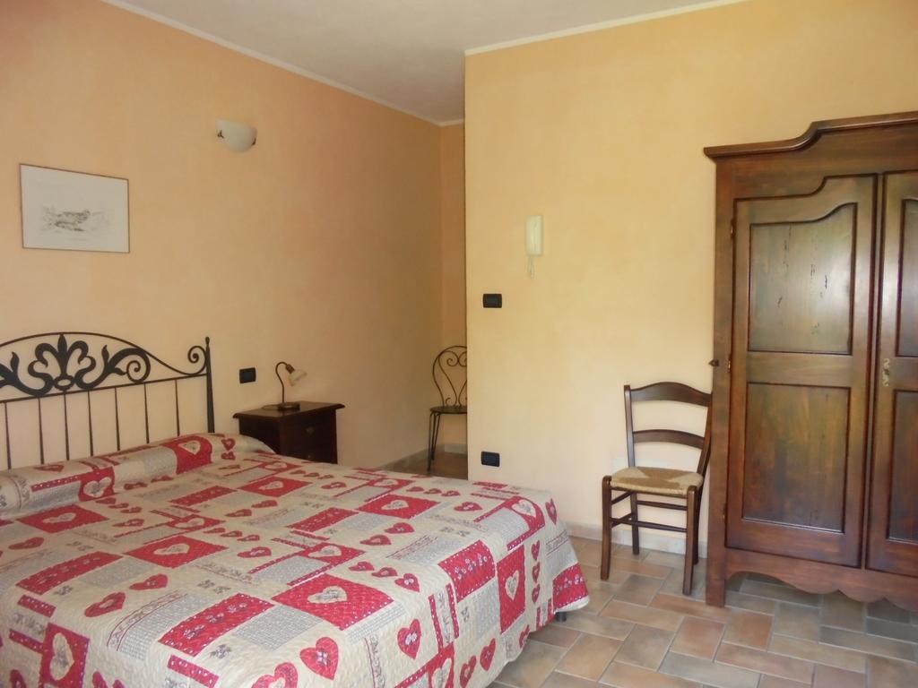 Agriturismo La Terrazza Sul Bosco 巴罗洛 外观 照片