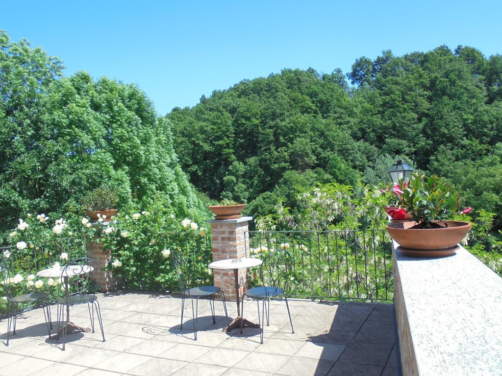 Agriturismo La Terrazza Sul Bosco 巴罗洛 外观 照片