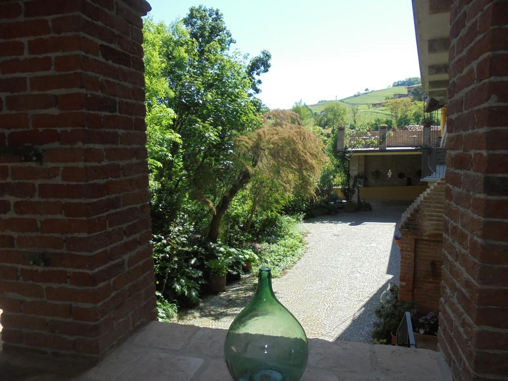 Agriturismo La Terrazza Sul Bosco 巴罗洛 外观 照片
