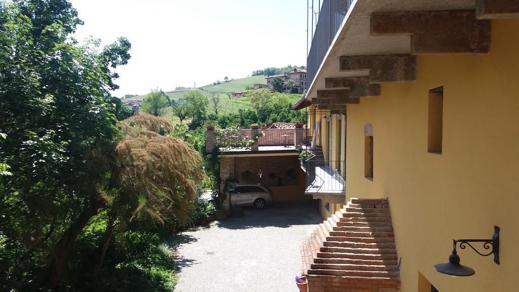 Agriturismo La Terrazza Sul Bosco 巴罗洛 外观 照片