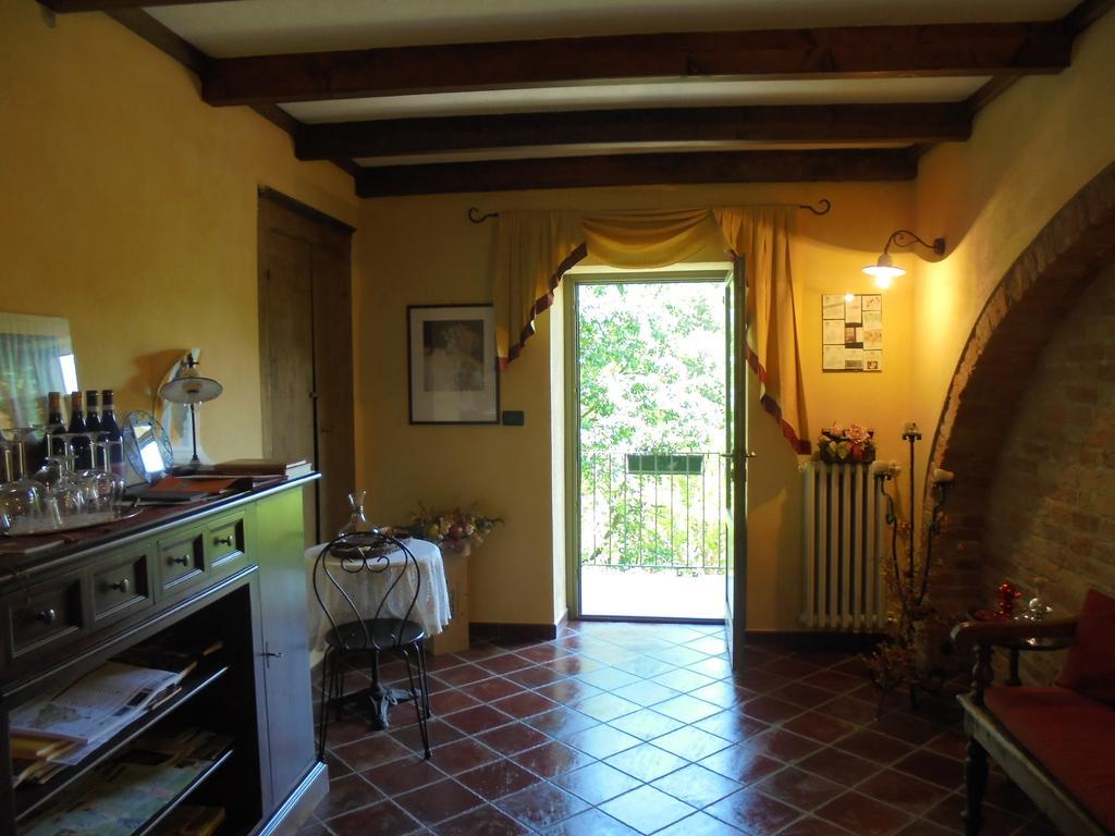 Agriturismo La Terrazza Sul Bosco 巴罗洛 外观 照片