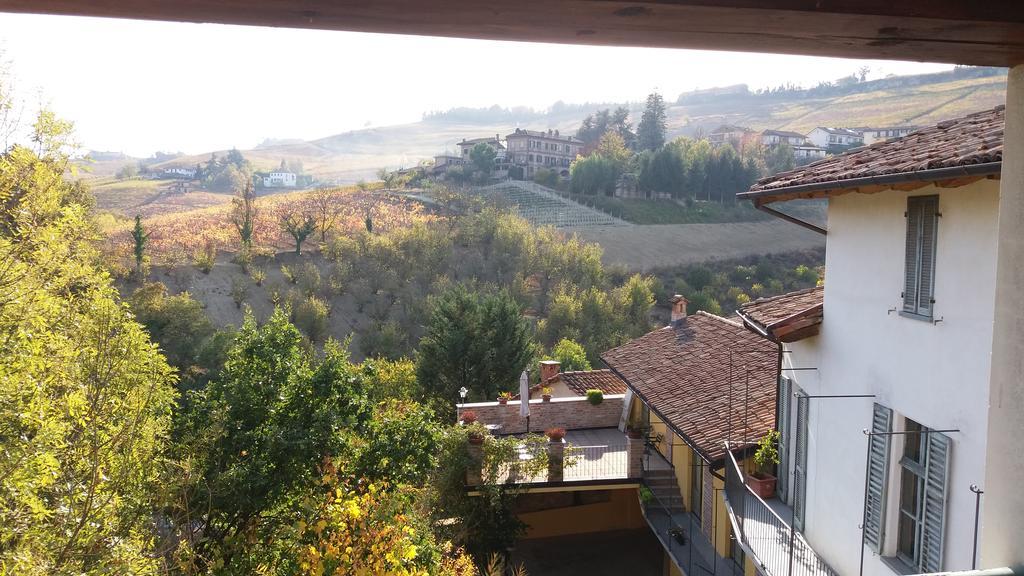 Agriturismo La Terrazza Sul Bosco 巴罗洛 外观 照片